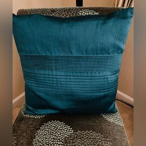 Decorative throw pillow